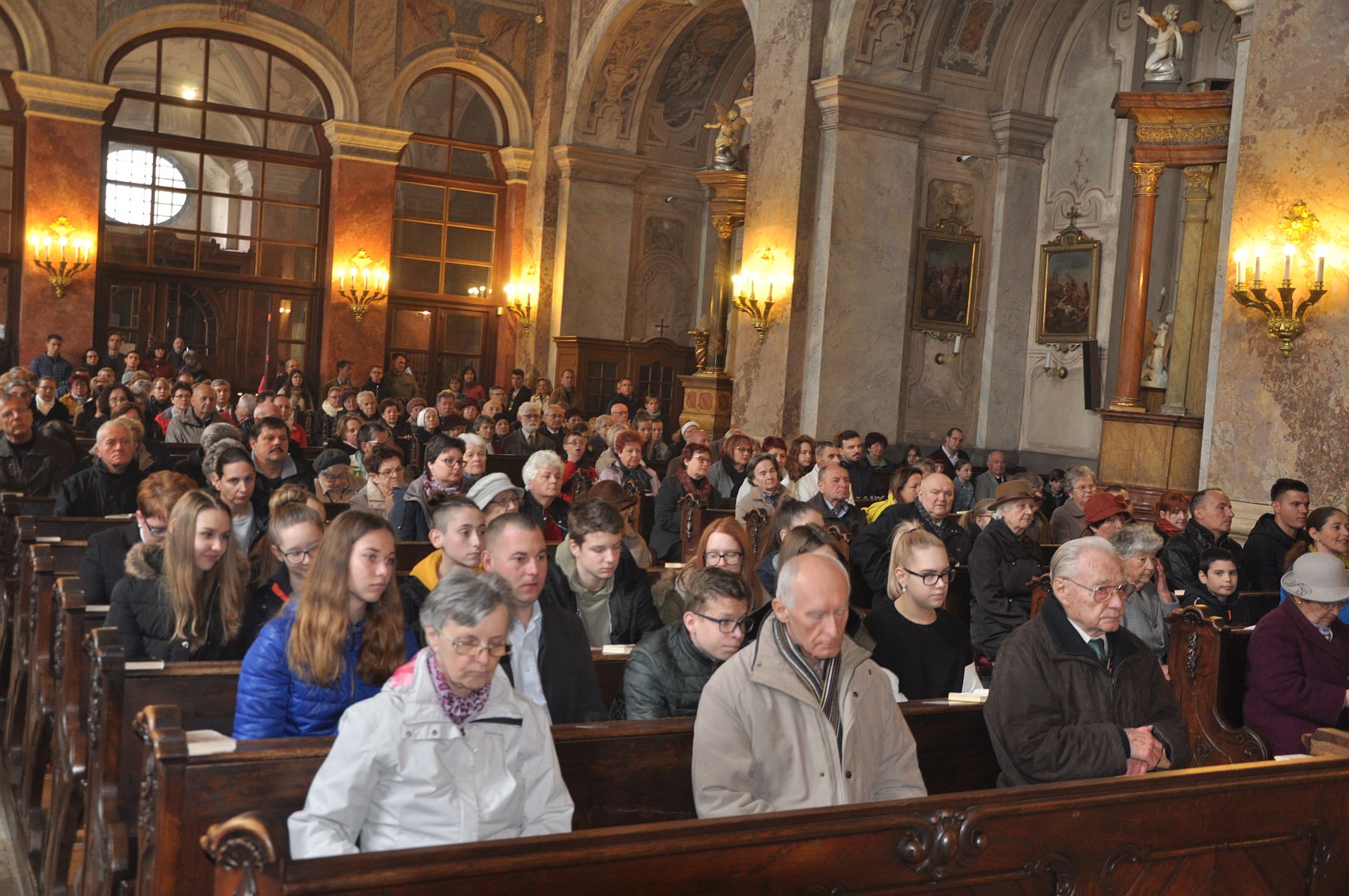 Virágvasárnapi ünnepi püspöki mise a Szent Imre templomban